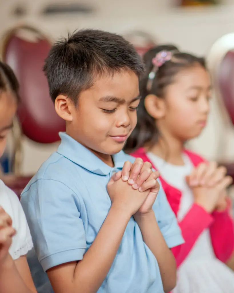 kid praying
